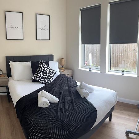 Central - 1 Bed, Cosy Retreat スウィンドン エクステリア 写真