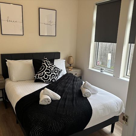 Central - 1 Bed, Cosy Retreat スウィンドン エクステリア 写真