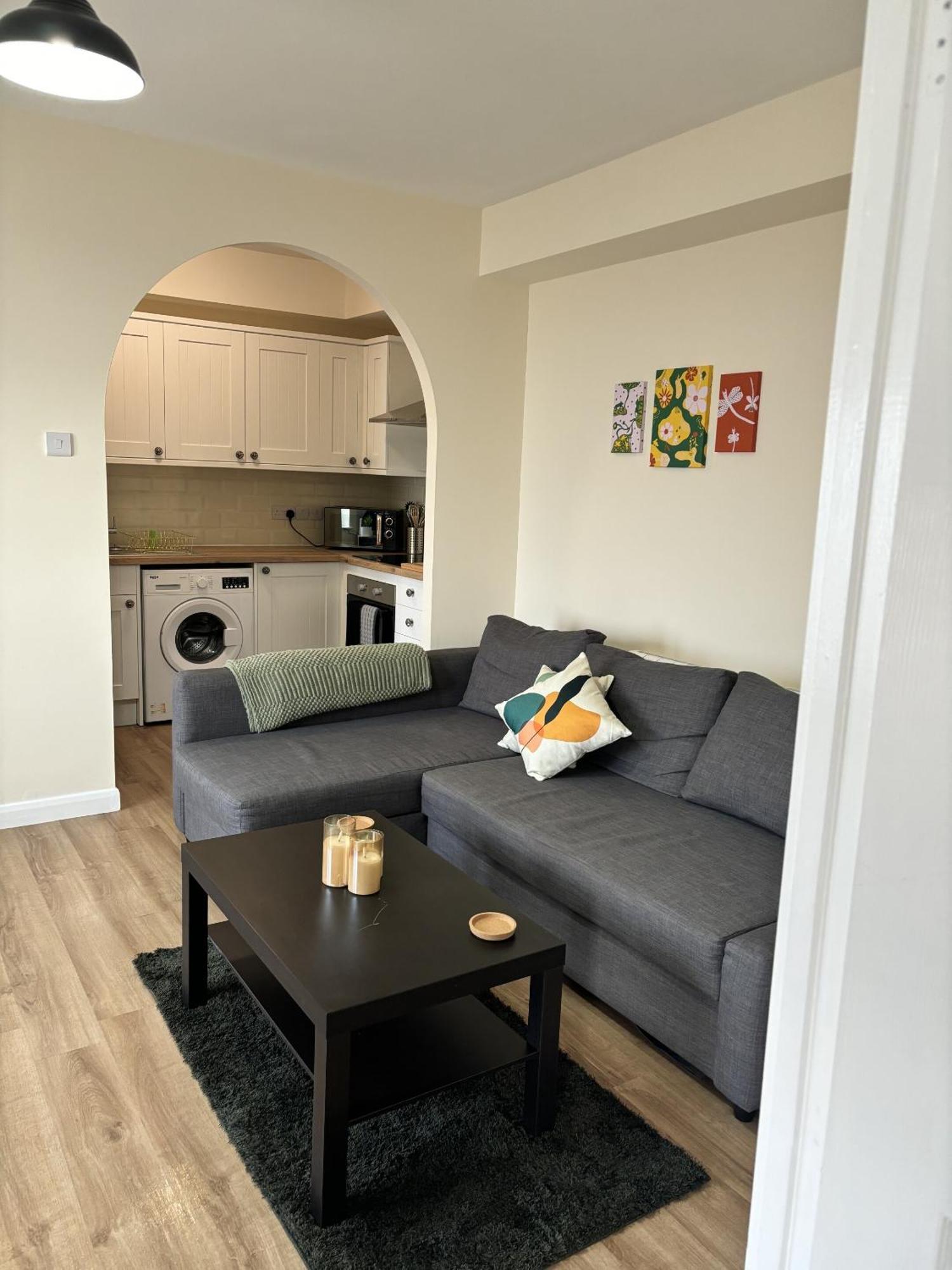 Central - 1 Bed, Cosy Retreat スウィンドン エクステリア 写真