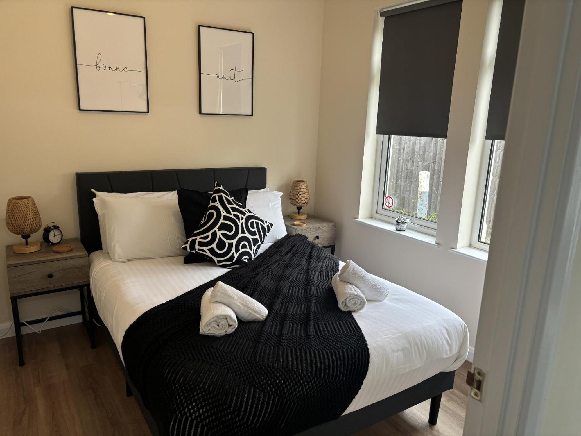 Central - 1 Bed, Cosy Retreat スウィンドン エクステリア 写真